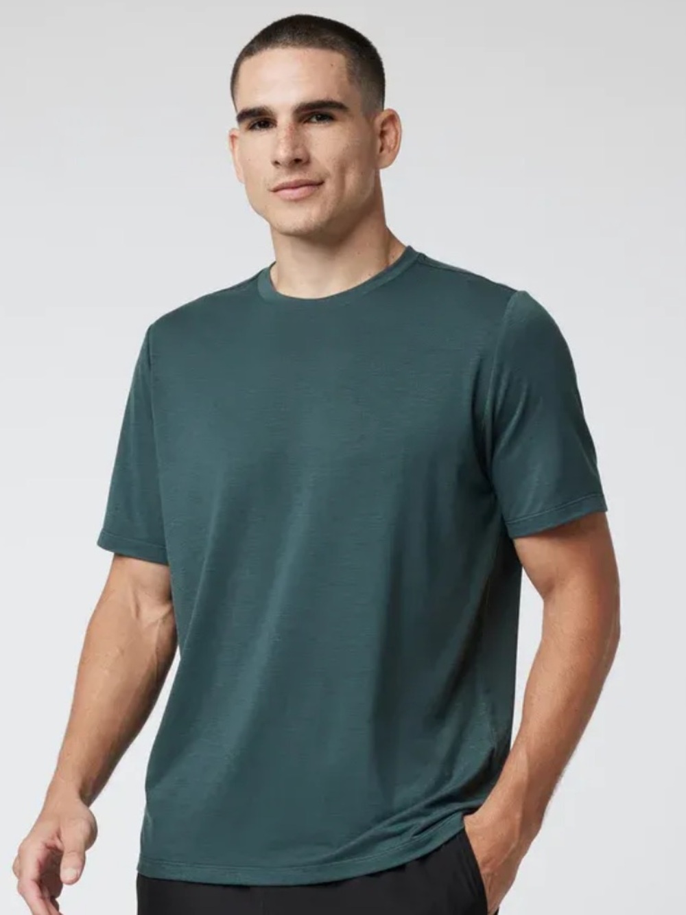 Vuori Strato Tech Tee in Forest Green